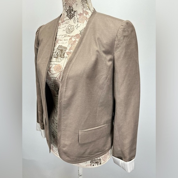 LOFT Taupe linen blend crop blazer size 6. - Picture 2 of 13